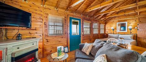 Una Smart TV, una chimenea