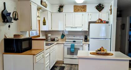 Warm & Relaxing Home, Pet Friendly and Full Fenced Yard.