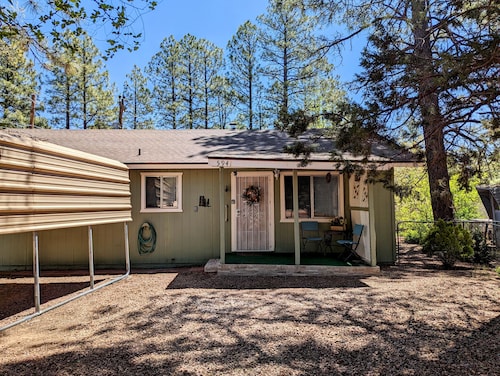 Warm & Relaxing Home, Pet Friendly and Full Fenced Yard.