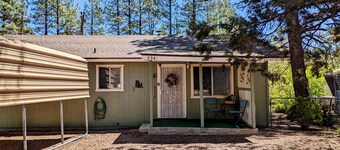 Warm & Relaxing Home, Pet Friendly and Full Fenced Yard.