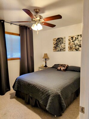 2 bedrooms, iron/ironing board, free WiFi, bed sheets