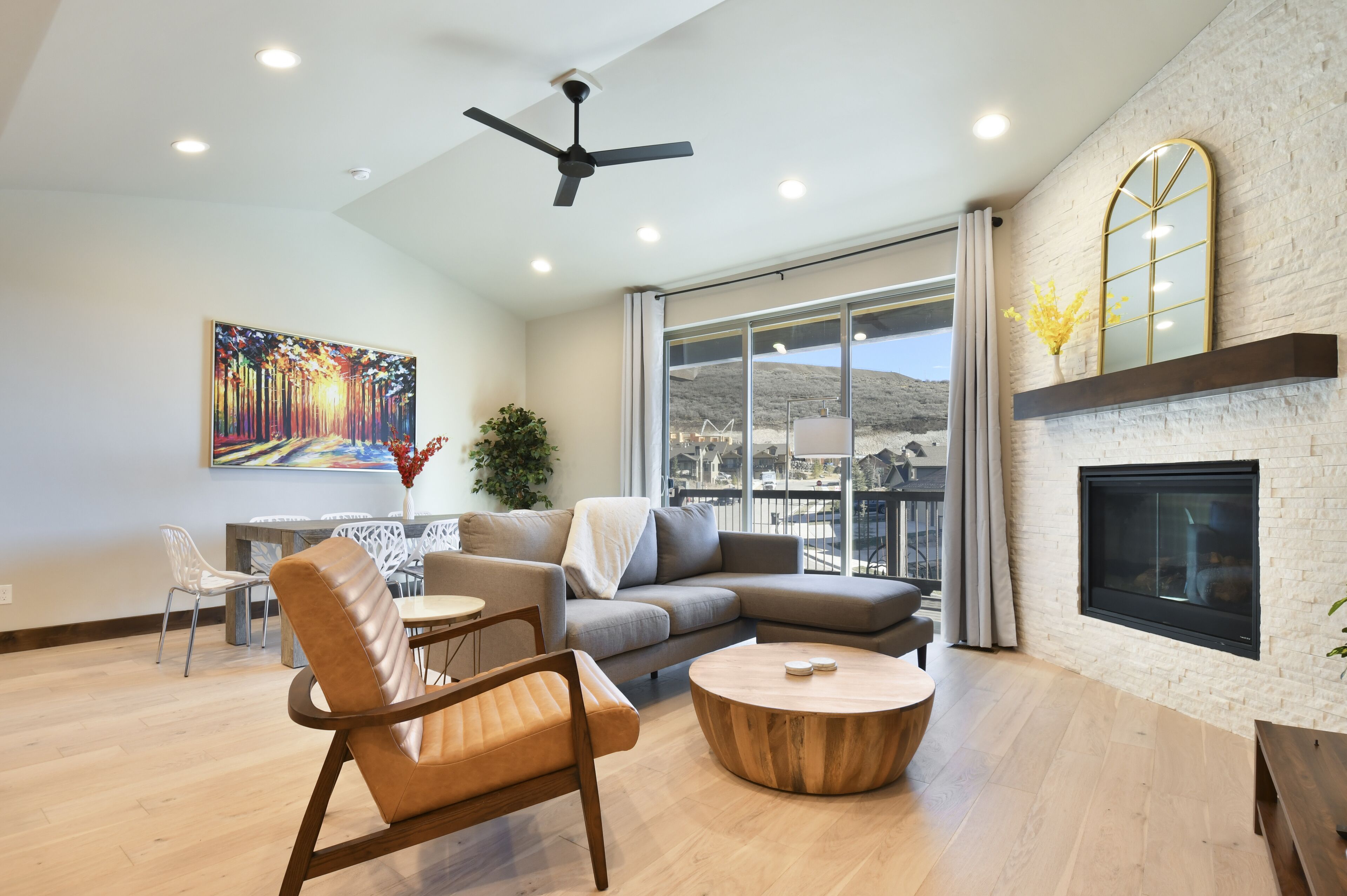 TV connectée, cheminée, baby-foot