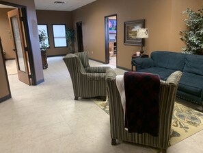 Lobby - Premium for Business Trips (Granbury)