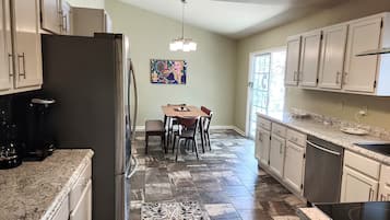 Fridge, microwave, stovetop, dishwasher