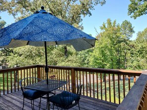 Outdoor dining - Palmwood at Green Forrest - 5 Min from Oaklawn 10 Min from Downtown Hot Springs (Hot Springs)