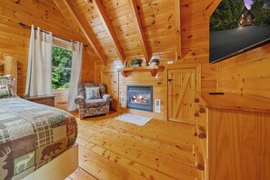 2 bedrooms, travel crib, WiFi