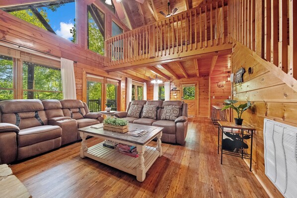 Smart TV, fireplace, streaming services