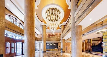 Triumphal Gate Holiday Hotel (Toketo No.1 Middle School)