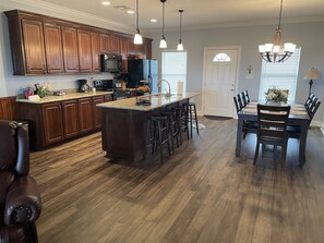 Dining - Angler Sunrise..Luxury House on water (Hackberry)