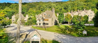 Fall Line Small Studio - Perfect for Two - On Shuttle Route w/ Amenities B4A