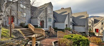 Fall Line Small Studio - Perfect for Two - On Shuttle Route w/ Amenities B4A