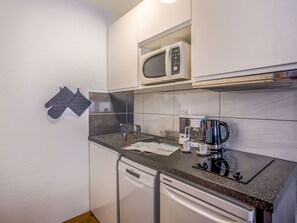 Microwave, dishwasher, high chair - Cosy apartment for 4 guests with WIFI, TV, balcony and panoramic view (Les Boisses)