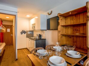 Dining - Lovely apartment for 4 guests with WIFI, TV, balcony and panoramic view (Les Boisses)