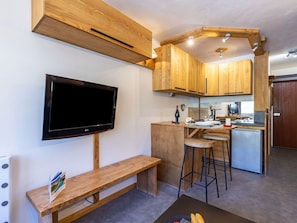 Microwave, dishwasher, high chair - Lovely apartment for 4 guests with WIFI, TV and balcony (Les Boisses)