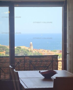 Interior - 6CHK4 -Villa on the heights with sea view (COLLIOURE)