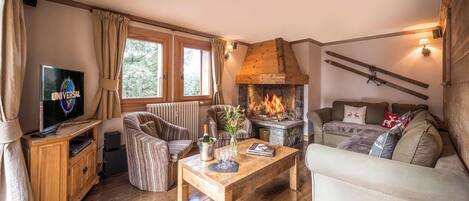 Fernseher, Kamin, Arbeitsbereiche