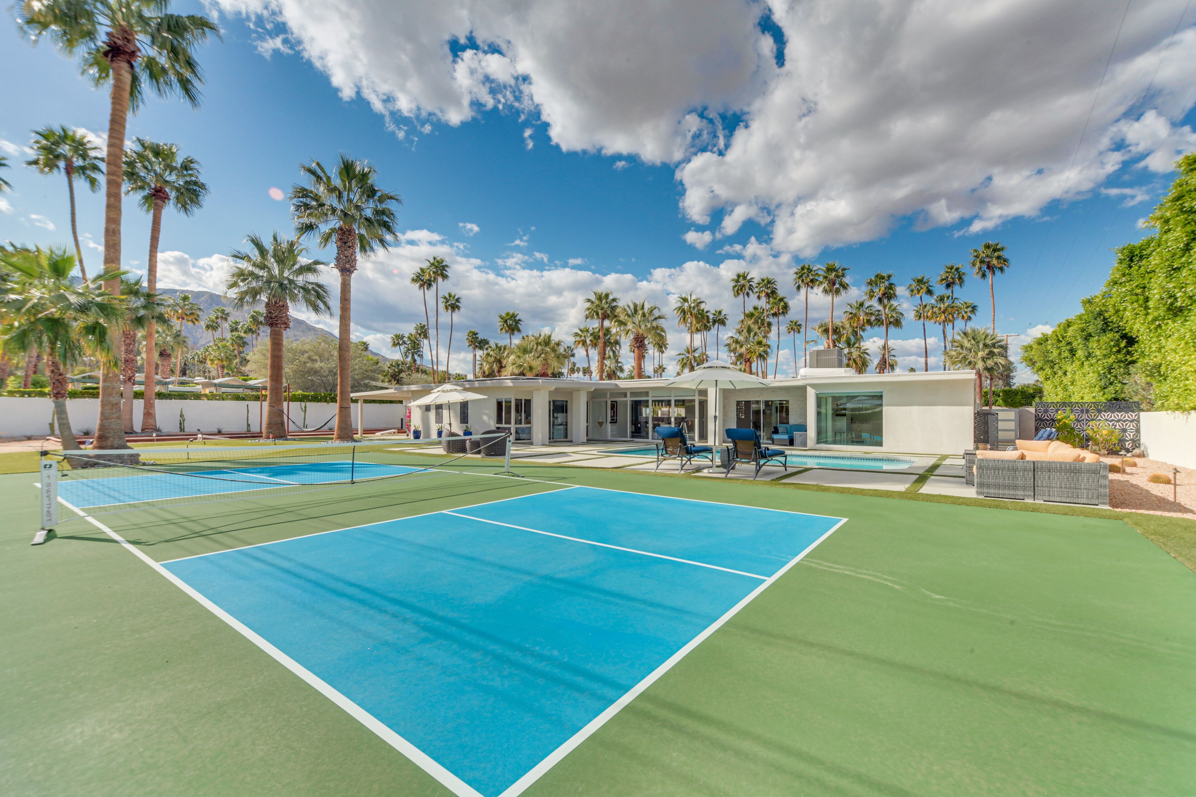 Palm Springs Oasis w/ Mtn Views, 2 Mi to Dtwn!