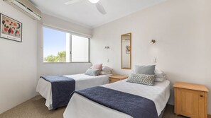 3 bedrooms, free WiFi - Regatta Noosa - Top Floor Magic Views (Noosaville)