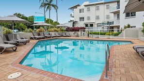 A heated pool - Regatta Noosa - Top Floor Magic Views (Noosaville)