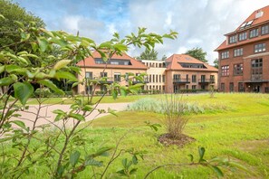 Unclassified image, 3 of 210, button