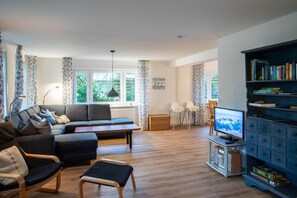 Unclassified image, 5 of 75, button