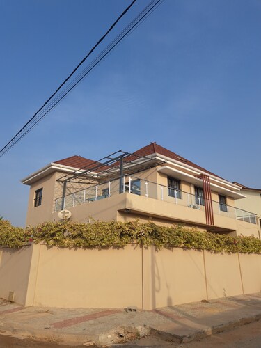 A gated community beautiful house with Wifi, Air conditioning and Hot water.