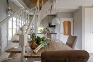 Unclassified image, 3 of 50, button