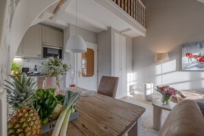 Unclassified image, 2 of 50, button