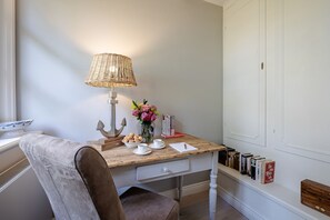 Unclassified image, 5 of 50, button