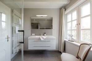 Dusj, hårføner og såpe