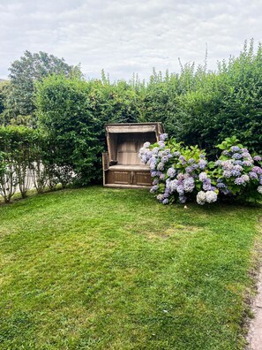 Unclassified image, 2 of 20, button