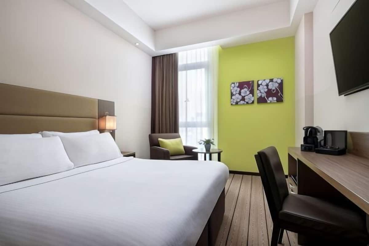 1 bedroom, in-room safe, desk, laptop workspace