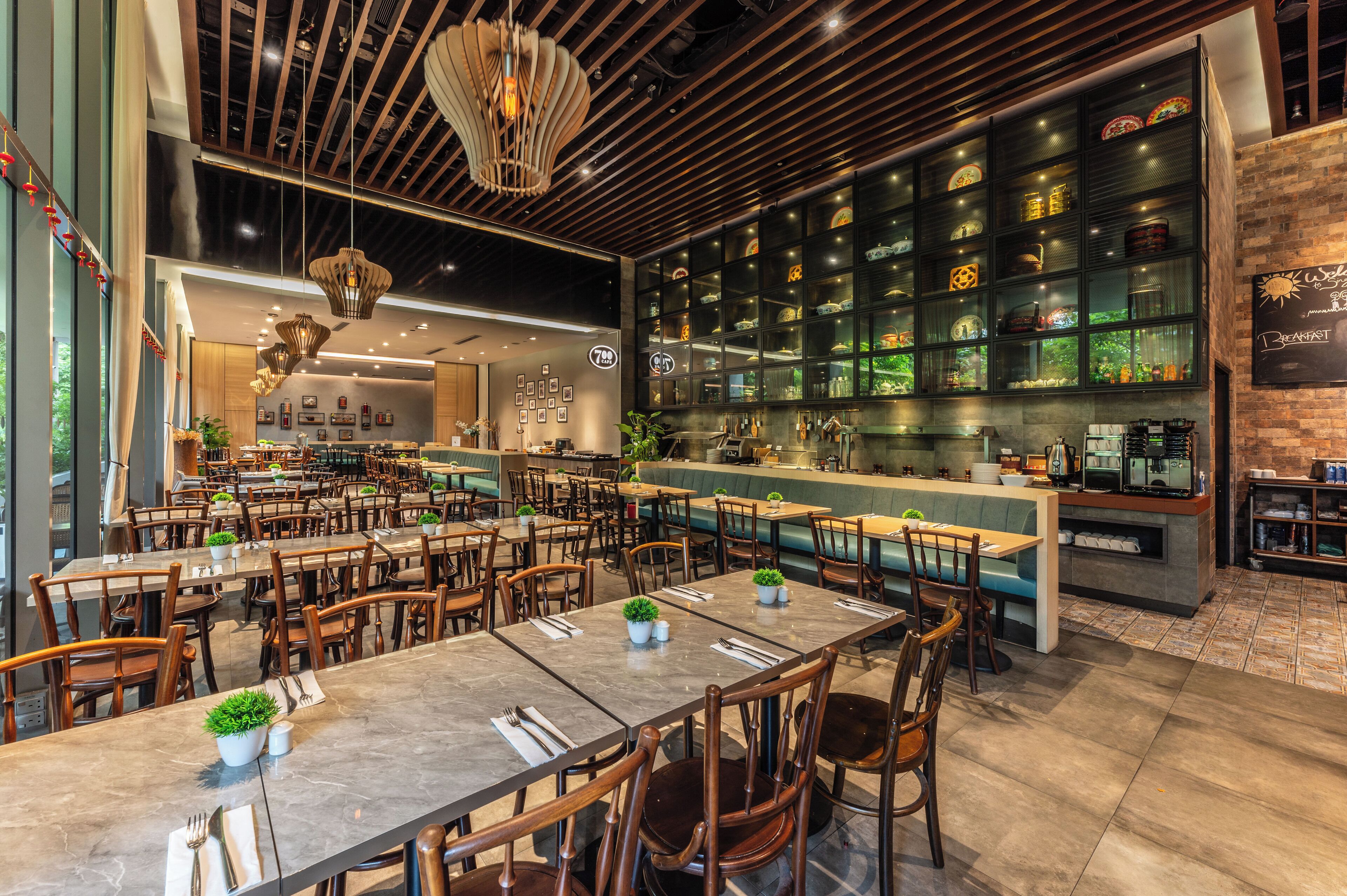 breakfast, lunch, dinner served; international cuisine