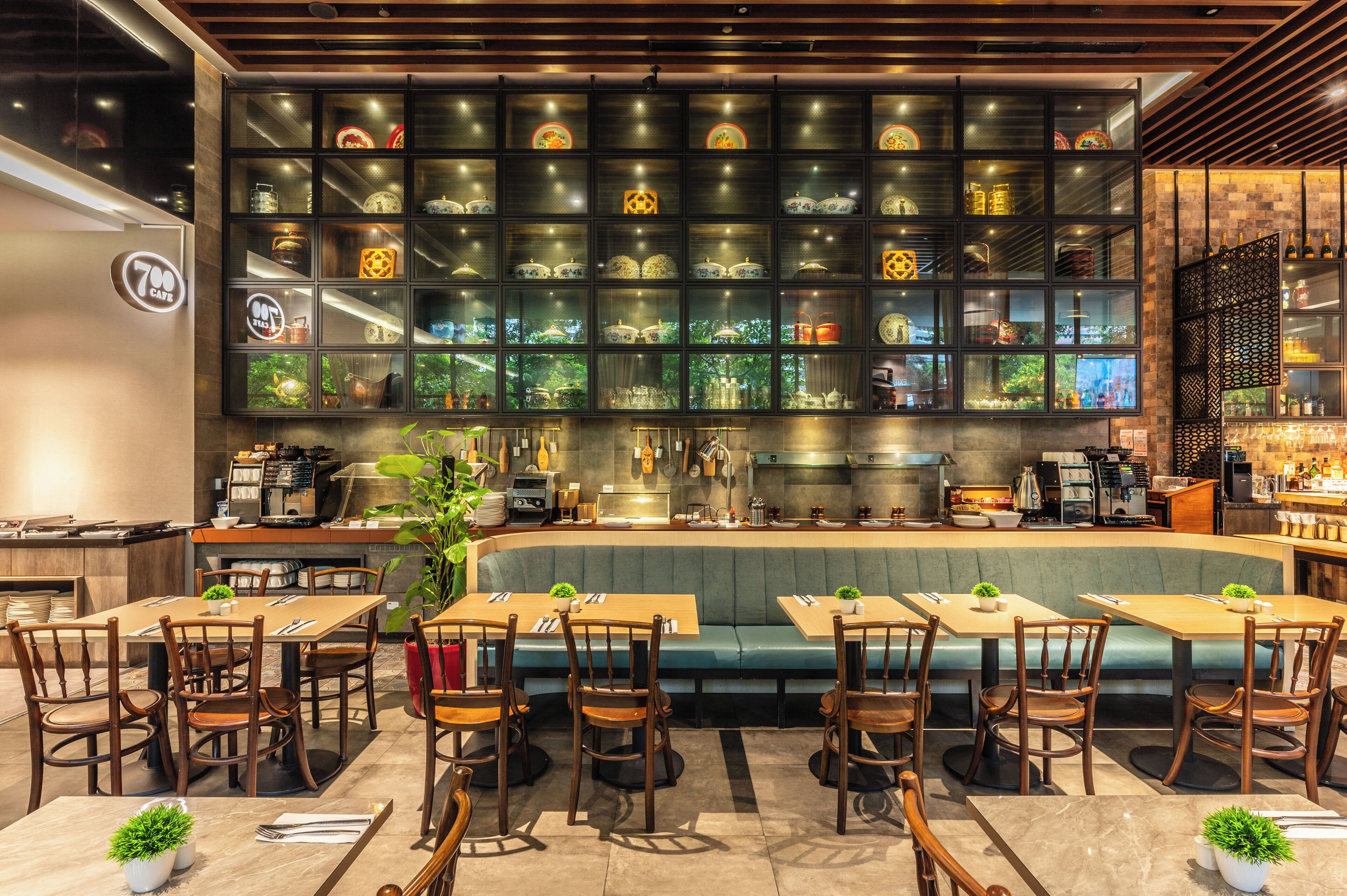 breakfast, lunch, dinner served; international cuisine