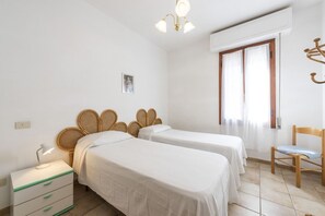 2 bedrooms, WiFi, bed sheets