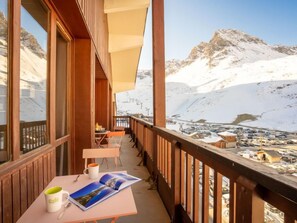A balcony with wooden railings overlooking a snowy mountain landscape. - Rond Point des Pistes (Val Claret) by Interhome (Tignes)