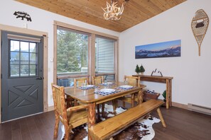 Dining - Home w/fireplace, great views & community hot tub/pool/sauna - Big Game Getaway (Big Sky)
