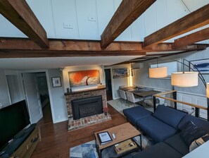 Smart-TV, Kamin, Computerbildschirme