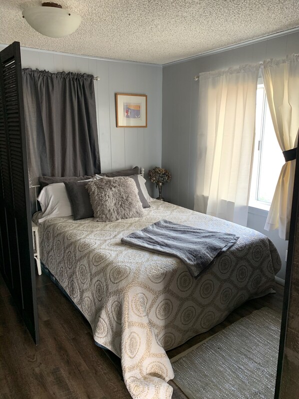 1 habitación, tabla de planchar con plancha, wifi gratis y ropa de cama 