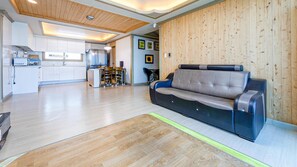 Basic Room, 3 Bedrooms (skysea(more2nightsreservation)) | 1 bedroom, free WiFi - Jeju Skysea Pension (Jeju City)