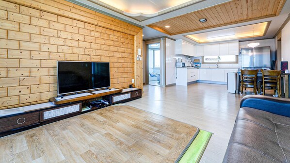 Basic Room, 3 Bedrooms (skysea(more2nightsreservation)) | 1 bedroom, free WiFi - Jeju Skysea Pension (Jeju City)