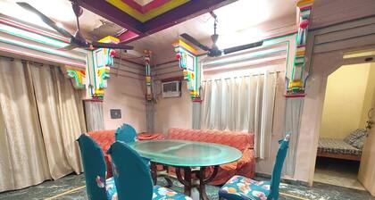 Goroomgo Moon CT Road Puri