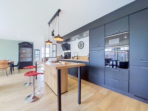 Fridge, oven, dishwasher, toaster