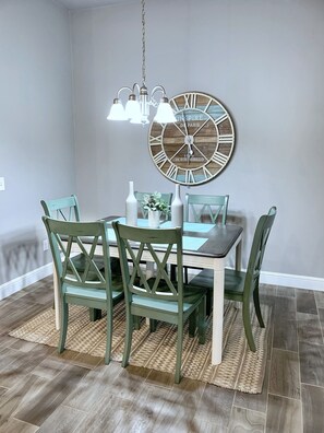 Dining - MODERN HOME - firepit & fenced in backyard! (Carl Junction)