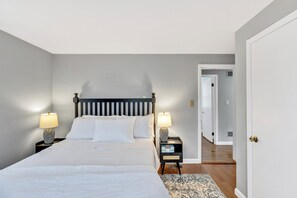 5 slaapkamers, een bureau, een strijkplank/strijkijzer, gratis wifi