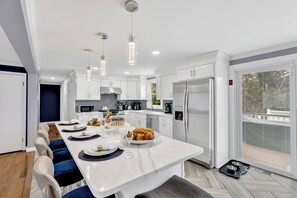 Fridge, microwave, oven, stovetop - Stay with Us! Last-minute opening! Discounted stay near Craigville +free pass OK (Hyannis)