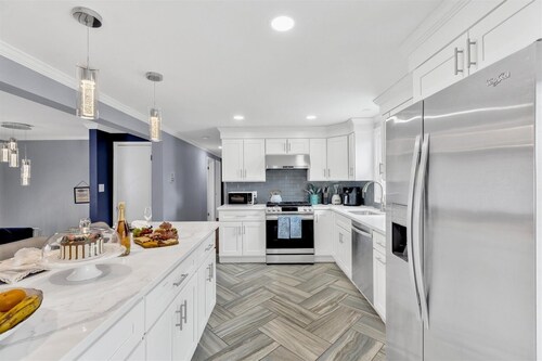 Stay with Us! Beach Fun for Family, Friends, & Pets Welcome! Free Pass Included!