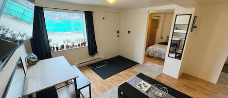 1 slaapkamer, een bureau, een strijkplank/strijkijzer, gratis wifi