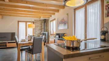 Kühlschrank, Mikrowelle, Ofen, Geschirrspüler