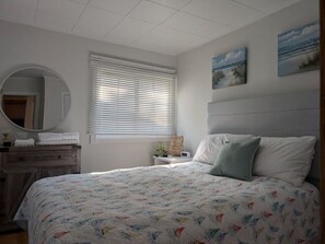 3 bedrooms, desk, free WiFi, bed sheets